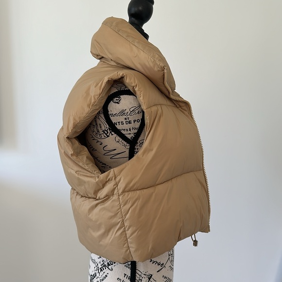 Winter Crop Puffer Vest - Picture 2 of 5